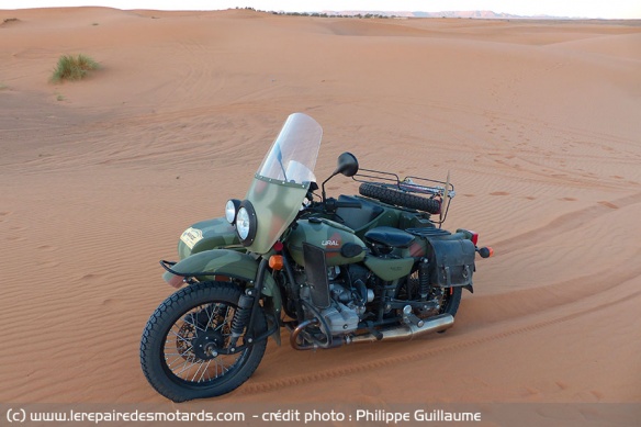 Ural Scrambler EFI 2WD dans le sable