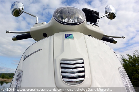 Nouvelle cravate et feux/veilleuses LED Vespa 300 Super GTS
