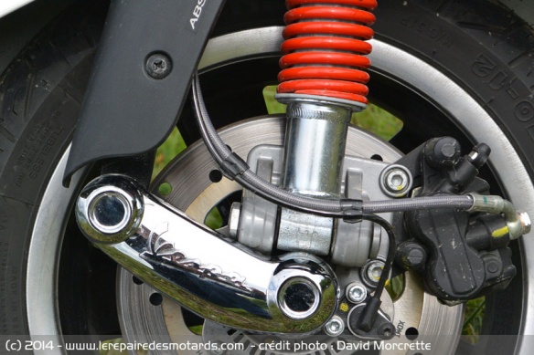 Freins ABS sur Vespa 300 GTS