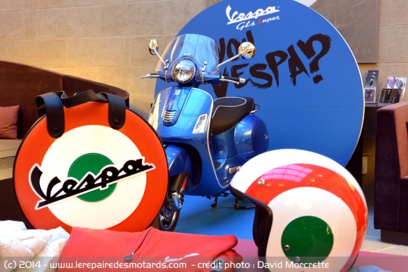 Univers Vespa avec Sac T-Shiorts et casque jet