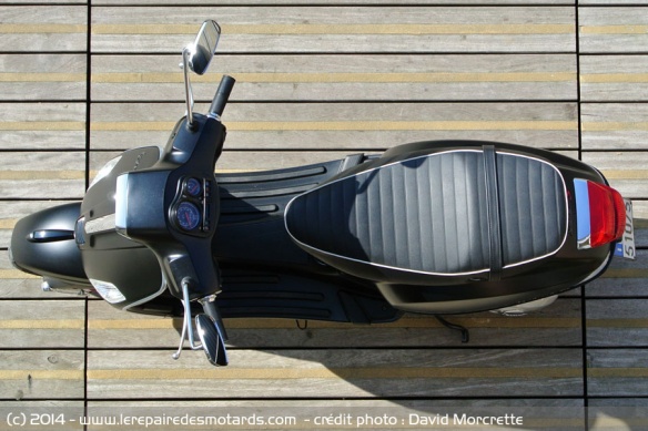 Vue de dessus de Vespa S 125