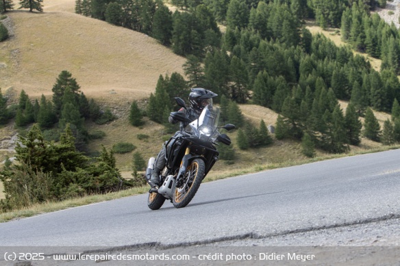 Le rayon de braquage et l'importante hauteur de selle pénalisent les manoeuvres