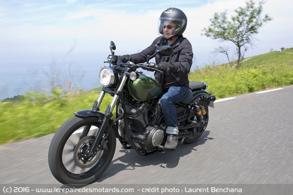 Yamaha Bolt XV950R sur départementale
