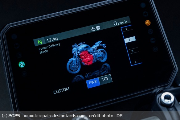 L'instrumentation passe sur une dalle TFT de 5 pouces