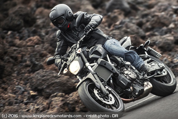Yamaha MT-07 sur route