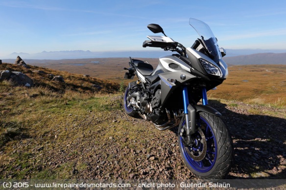 Yamaha MT-09 Tracer dans les highlands