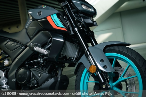 La fourche inversée de la Yamaha MT-125 2023