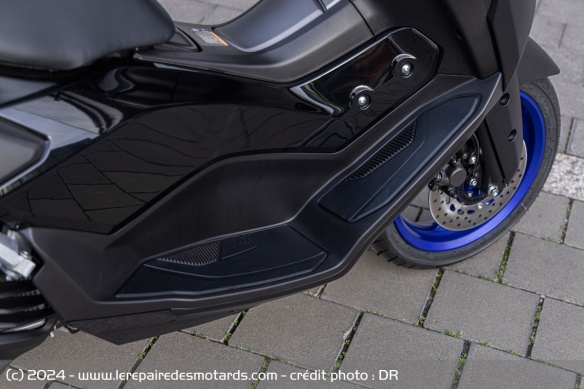 Les marchepieds du Yamaha NMAX 125