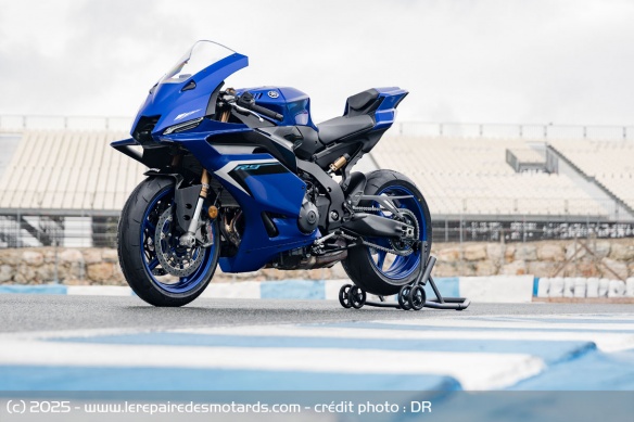 La sportive Yamaha R9