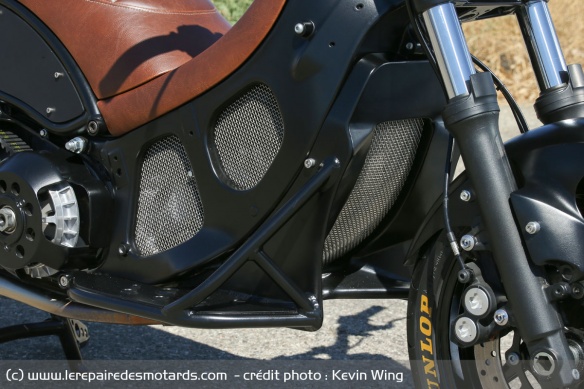 Les marchepieds du Yamaha TMAX Hyper Modified