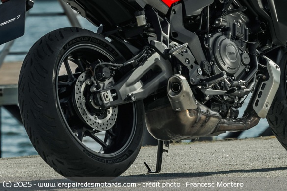 Le silencieux de la Yamaha Tracer 7