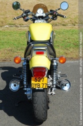 Majesté V-Max, reine absolue des 400 D.A entre deux terrasses de café !