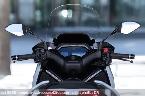 Le poste de pilotage du Yamaha XMax 125 Tech Max+