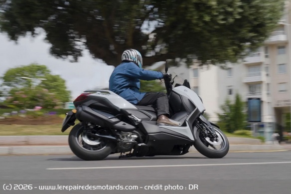 Volontaire, le Yamaha n'est pas un sprinteur et son monocylindre pr&eacute;sente certaines limites