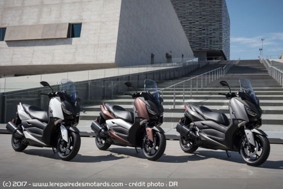 Le X-Max 300 est décliné dans 3 coloris