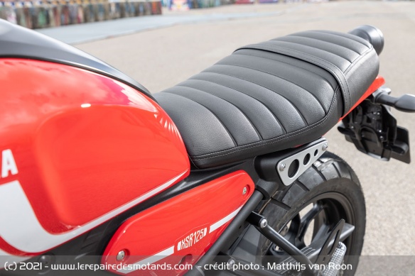 La selle de la Yamaha XSR 125