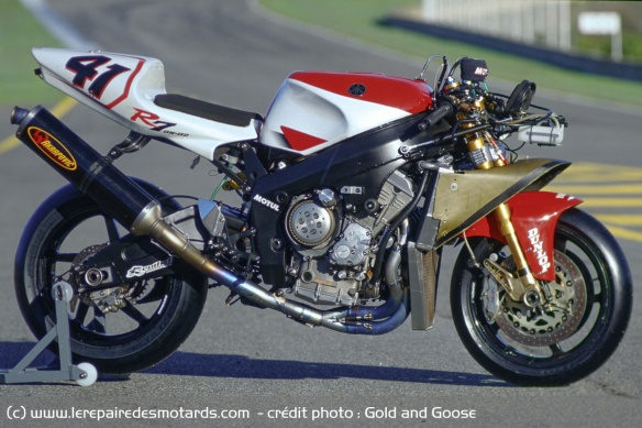 La Yamaha YZF-R7 de Haga mise à nu