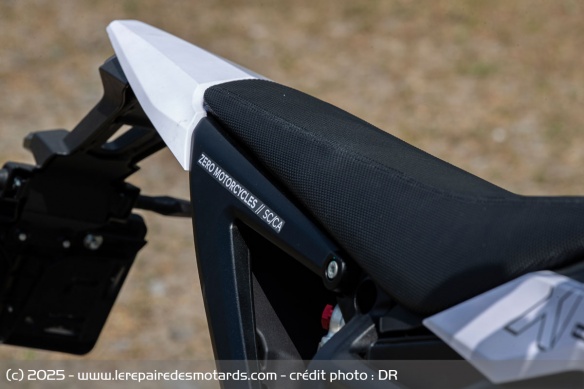 La selle monoplace est plus dédiée au sport qu'au confort