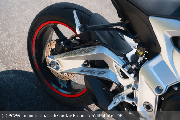 Les pi&egrave;ces en aluminium font leur effet, &agrave; l'image du bras oscillant