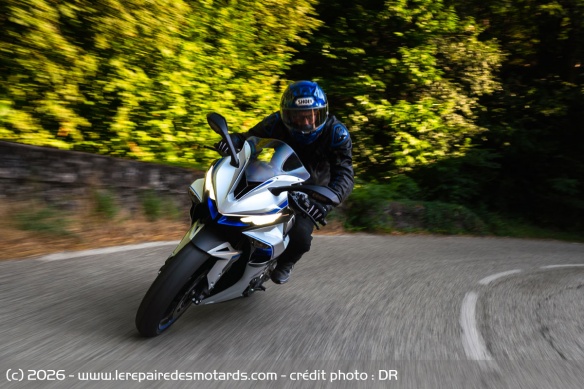 Le moteur impose de jouer r&eacute;guli&egrave;rement de l'embrayage pour conserver du rythme en restant dans la deuxi&egrave;me moiti&eacute; du compte-tour