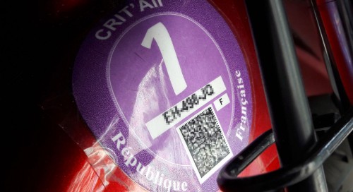 Alors que la suppression des ZFE a t adopte au printemps dernier, la commission mixte paritaire qui doit valider leur disparition a encore report sa runion... 