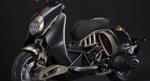 Italjet dvoile son Roadster, un scooter au look dtonnant dot d'un train avant  bras oscillant et propuls par un moteur de 400 cm3 