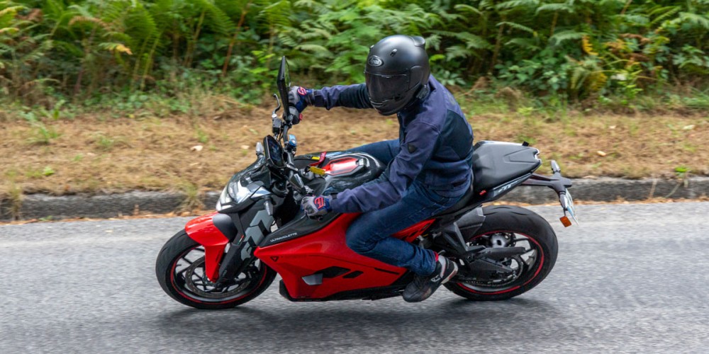 Essai  lectrique Ultraviolette F77 SuperStreet