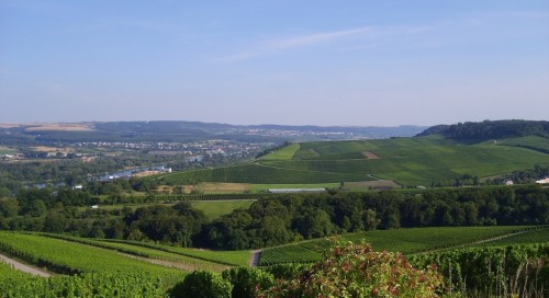belles balades avec des routes pleines de virages, de beaux paysages, des menhirs et des chteaux 
