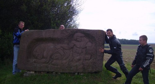 belles balades avec des routes pleines de virages, de beaux paysages, des menhirs et des ch�teaux 