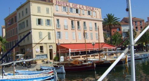 Passage pour l'autoroute jusqu'� Bandol pour soulager l'estomac de ma ch�rie. Repas � Bandol dans un restaurant sur le port pour ensuite partir sur le Mont Faron visiter le M�morial et faire la route du mont. Retour par l'interieur des terres du Var. 