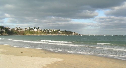 Cette balade est � faire sur une journ�e en partant vers 12h-13h c'est correct.  La route entre Plouasne et Caulnes est tr�s sympathique, pleine de virages.  Pour l'aller arriv�e � St Cast le guildo pour une pause plage dont la dur�e peut �tre variable selon les envies et le temps.  Cela dit un d�part aux alentours de 17h30-18h est tout � fait correct pour ne pas rentrer trop tard.  Au retour un arr�t est possible � Dinan en longeant la c�te. 