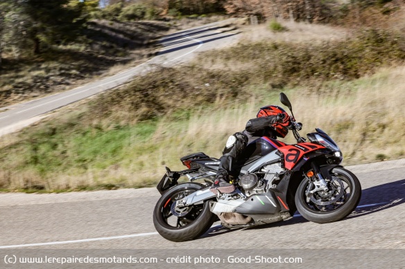 100 ch ça peut être amplement suffisant, à condition d'avoir du caractère comme sur l'Aprilia Tuono 660 100 ch ça peut être amplement suffisant, à condition d'avoir du caractère comme sur l'Aprilia Tuono 660