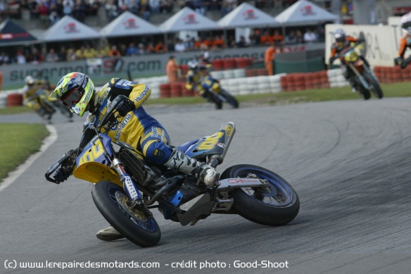 Le Supermotard c'est aussi l'art de la glisse