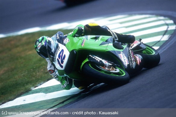 Andrew Pitt sur la Kawasaki de Supersport Andrew Pitt sur la Kawasaki de Supersport