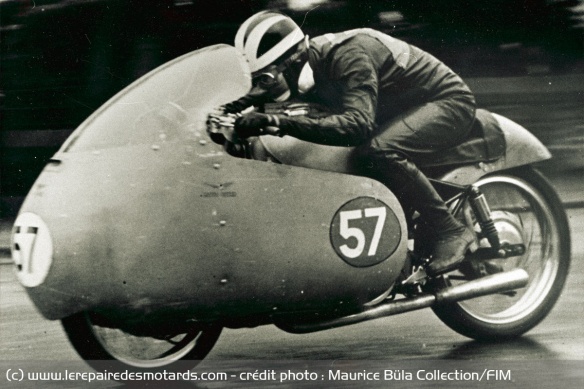 Lomas a remporté le Championnat du Monde 350GP deux années de suite avec la Moto Guzzi Monocilindrica Lomas a remporté le Championnat du Monde 350GP deux années de suite avec la Moto Guzzi Monocilindrica