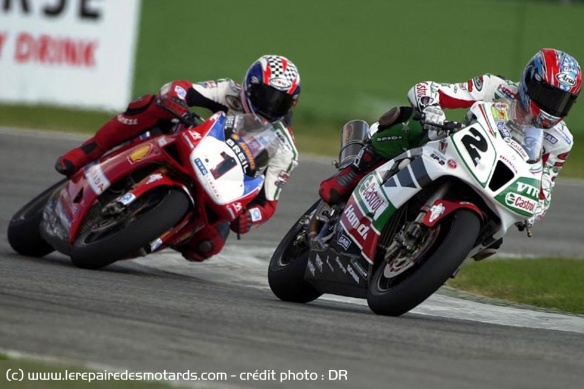 Edwards face à Bayliss pour le titre 2002 Edwards face à Bayliss pour le titre 2002