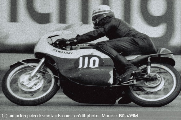 Simmonds est sacré Champion du Monde 125 en 1969 Simmonds est sacré Champion du Monde 125 en 1969