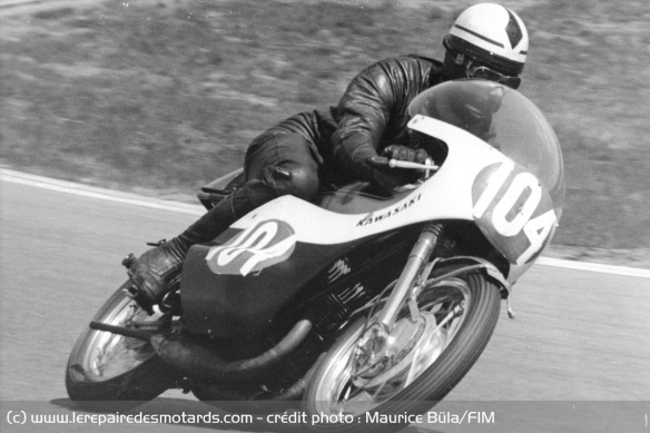 Dave Simmonds sur la Kawasaki 250 à Hockeheim en 1967 Dave Simmonds sur la Kawasaki 250 à Hockeheim en 1967