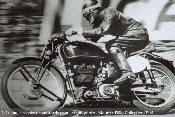 Frith en route vers le titre mondial 350 sur la Velocette KTT Frith en route vers le titre mondial 350 sur la Velocette KTT