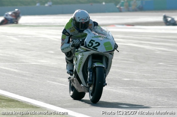 Toseland dans la dernière ligne droite de Magny-Cours, à quelques secondes d'un 2e titre Toseland dans la dernière ligne droite de Magny-Cours, à quelques secondes d'un 2e titre