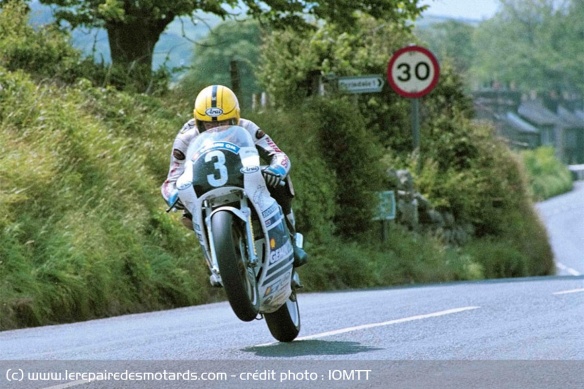 Joey Dunlop totalise 26 victoires sur le Tourist Trophy Joey Dunlop totalise 26 victoires sur le Tourist Trophy