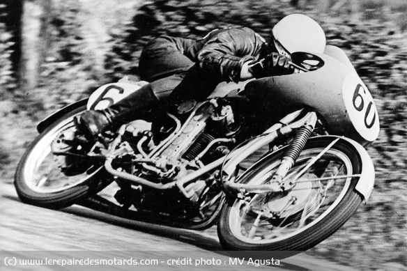 Leslie Graham au guidon de sa MV Agusta Leslie Graham au guidon de sa MV Agusta