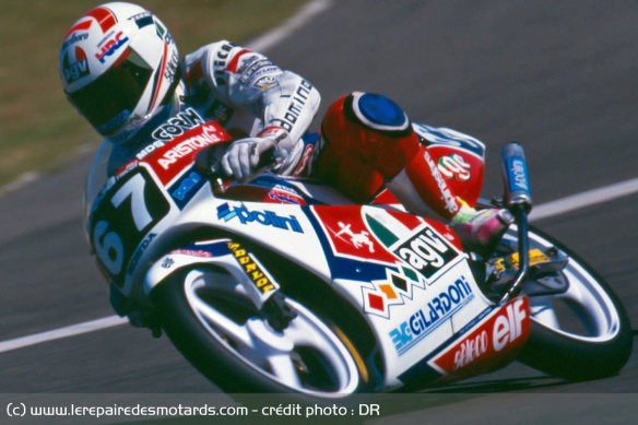 Dès sa première année en GP 125, Capirossi décroche le titre mondial Dès sa première année en GP 125, Capirossi décroche le titre mondial