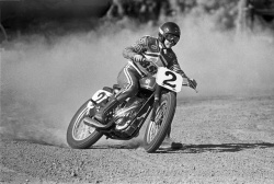 Pilote de légende : Dick Mann (photo : DR)