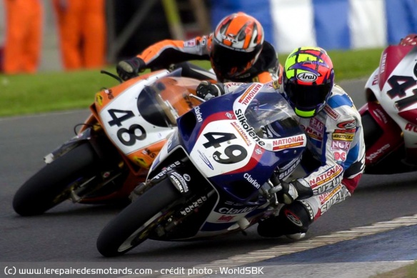 En 2000, Hodgson (48) profite de sa wild card pour aller décrocher sa 1re victoire en WSBK En 2000, Hodgson (48) profite de sa wild card pour aller décrocher sa 1re victoire en WSBK