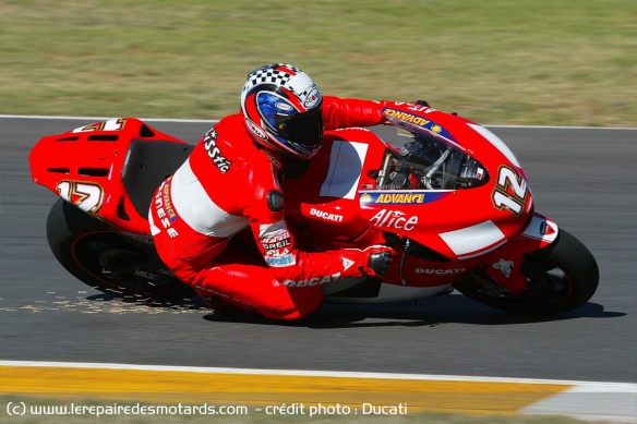 Troy Bayliss sur la Ducati Desmosedici GP4 Troy Bayliss sur la Ducati Desmosedici GP4