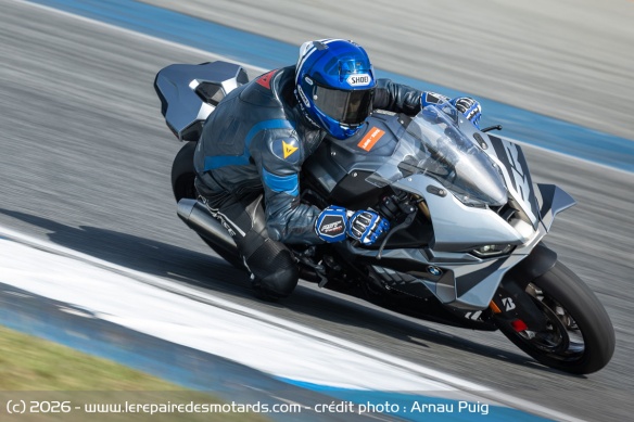 L'avant est pr&eacute;cis, stable et offre de bons retours d'informations