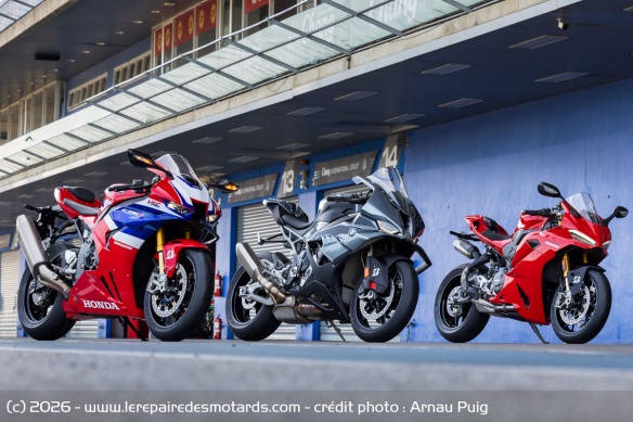 Plusieurs hypersportives &eacute;taient disponible pour tester ces nouveaux pneumatiques