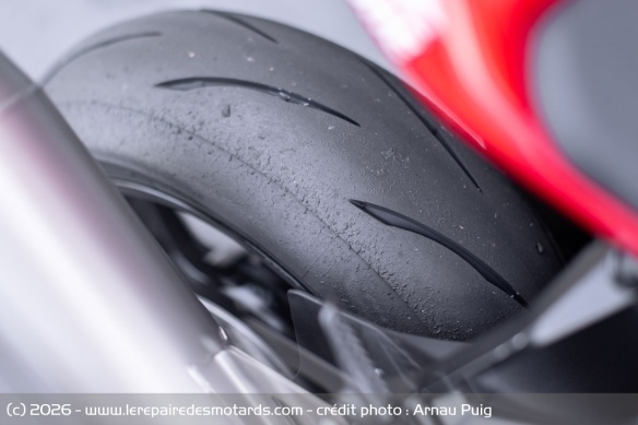 L'usure se montre r&eacute;guli&egrave;re et homog&egrave;ne, de quoi permettre de profiter de bonnes performances sur toute la dur&eacute;e de vie du pneu