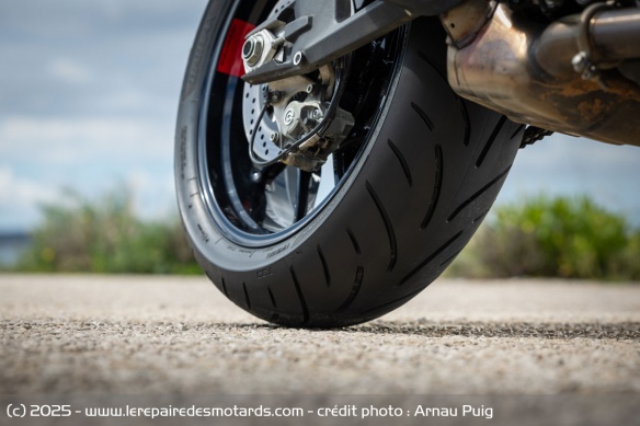 Le pneu Bridgestone Battlax T33 arrière